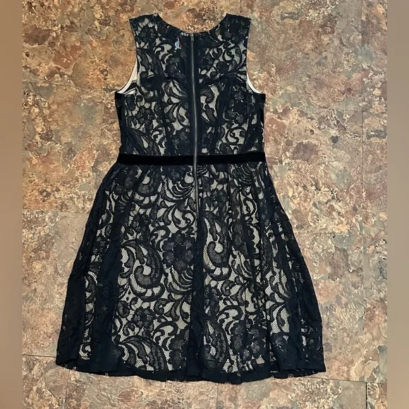 Fire Los Angeles Nude and Black Lace Dress Size Medium - Picture 2 of 6